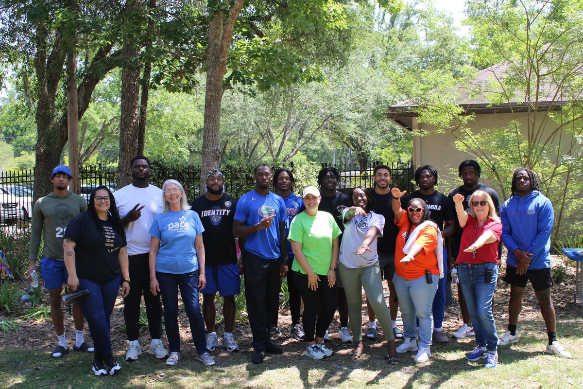 I took apart in 'Minute to Win it' with the students at @pacealachua, an all girls school where they unlock the power of possibility with guidance, support, and a commitment to excellence. I had great time with them and please Donate to @Fl_Victorious pacecenter.org/get-involved/v…