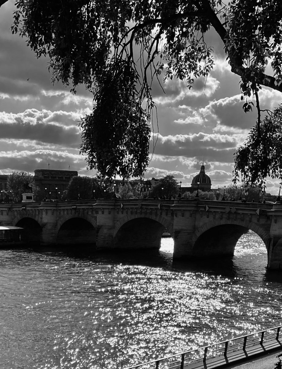 Paris sentimental avec sa lumière 🖤🩶🤍💟. B.Fleurot 📸💟