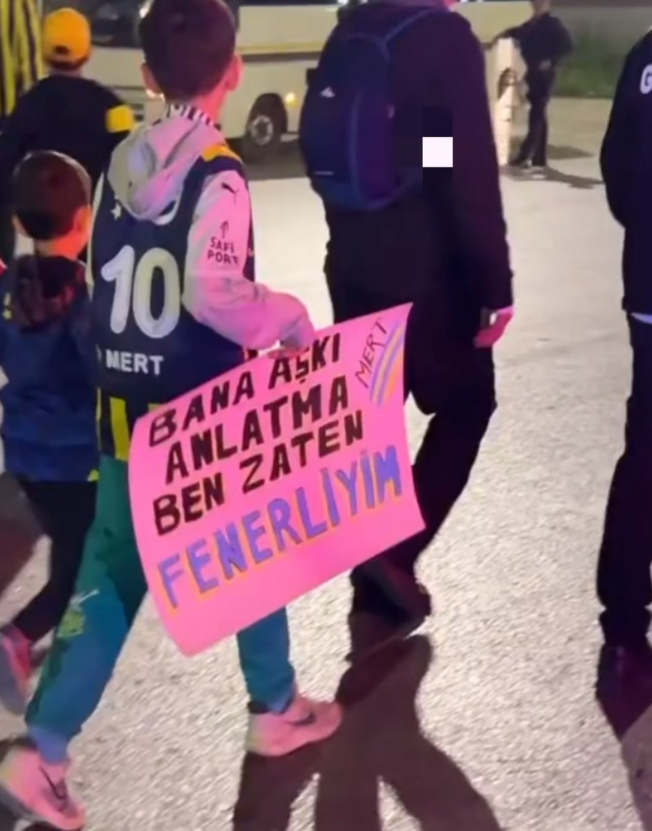 Fenereditor's tweet photo. Bana aşkı anlatma, ben zaten Fenerliyim. https://t.co/DId8FY8Olw