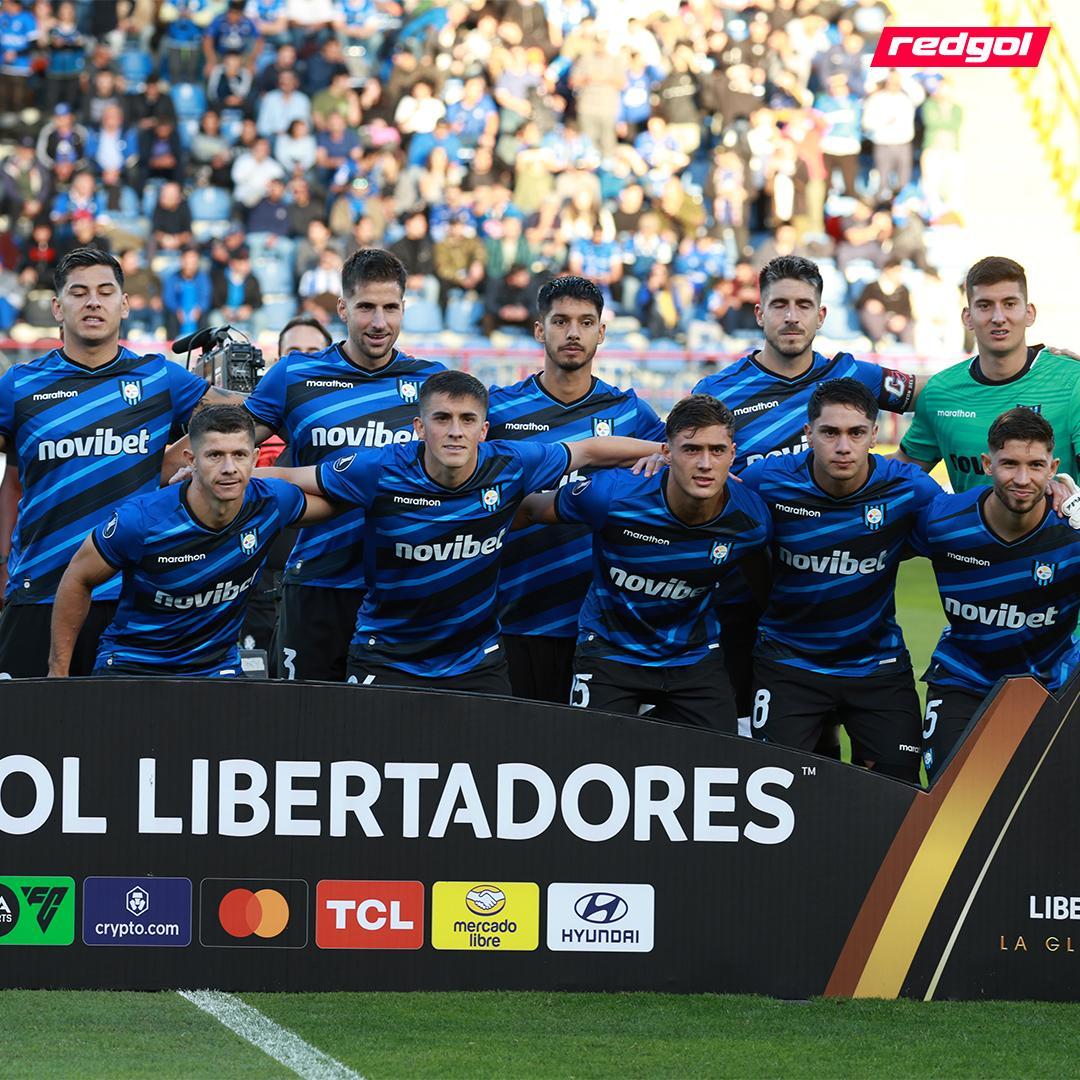 Debido a un lienzo colocado por la hinchada de Huachipato que superaba las medidas oficiales permitidas por la Conmebol (no podía ser superior a 1,50 metros de alto), los acereros recibieron una multa y una advertencia para su próximo partido de local en Libertadores. 🤯🔵⚫