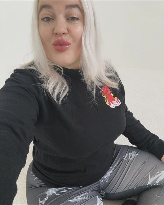 Posting this again because one of my fav peoples loves it🥰 https://t.co/rhIYADpq8B