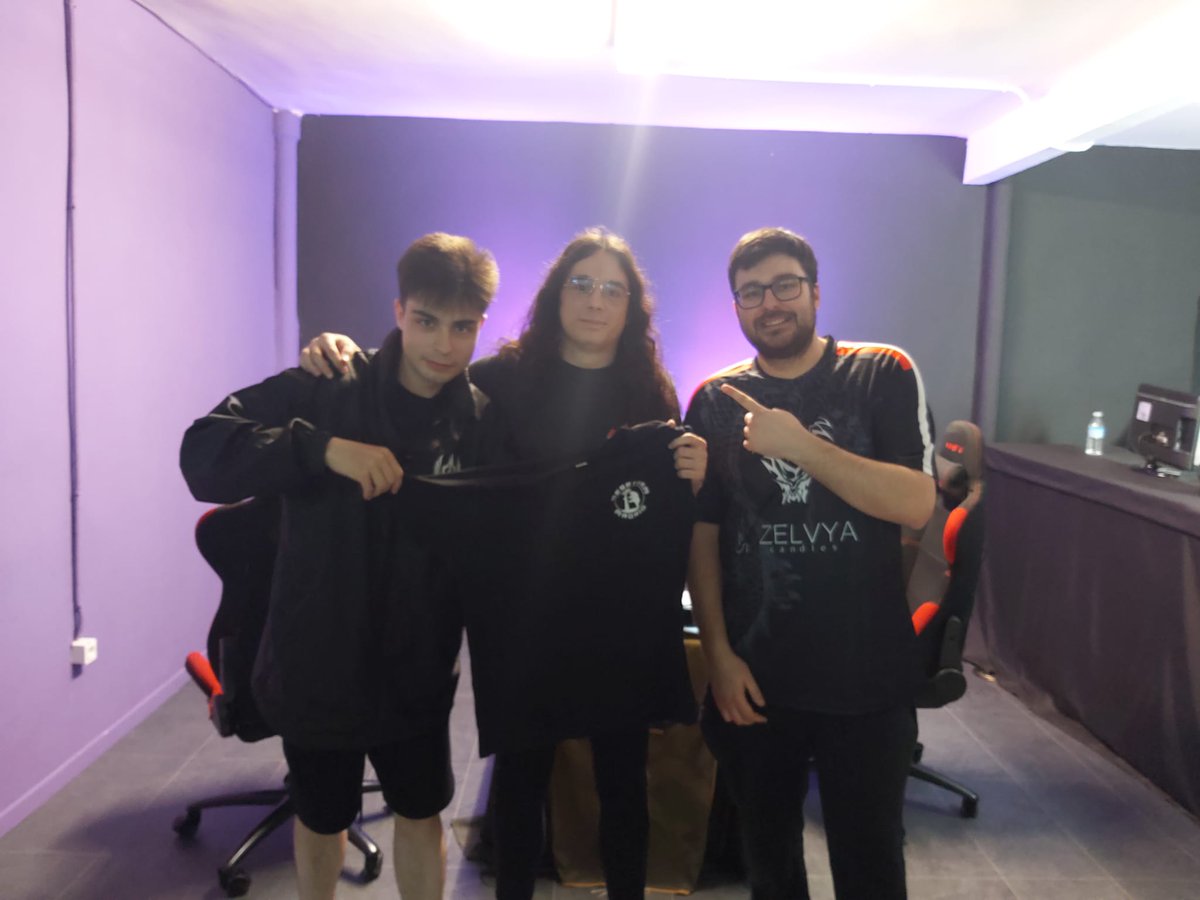 MadridFGC's tweet photo. ¡Final del 3º torneo de #Tekken8 de la Meseta League!

🥇@GingaSwing
🥈@JookerTekken
🥉@baxiitou
@ReyMazorclean
@Karios42
@VF_TKD
@Alfonso__GG
@DeigoRh

Muchas gracias a los más de 40 participantes que han acudido, y a los colaboradores @BandaiNamcoES y @RazerES 💜💛💜 https://t.co/s3zs1GgrLy