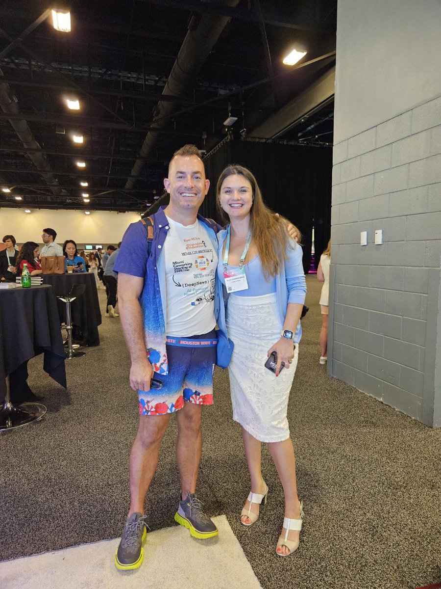 olhamamaievska's tweet image. Miami's vibrant networking scene and welcoming atmosphere are what I love most! It was a joy reconnecting with Miami friends, @LocalLeadersCo members, and Ukrainian pals—some I hadn't seen in nearly five years... eMerge brings us together! 🌴☀️ 
#MiamiNetworking 
#eMergeMiami