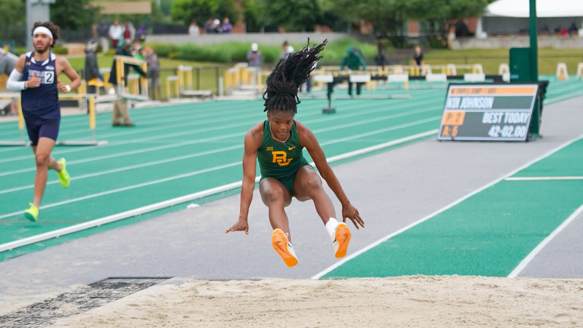 Koi Johnson wins the women's triple jump! 🥇 📏 42-2 #SicEm 🐻