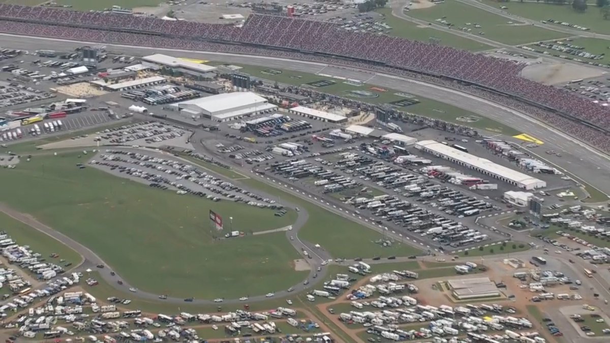 Señoras y señores, Talladega Superspeedway.
Ya mismo hay NASCAR Xfinity, con Austin Hill y Jesse Love en primera línea.
Además, Mayer, Sieg, Allgaier y Allmendinger compiten por ganar los 100000$ del Dash4Cash
#NASCARenDAZN