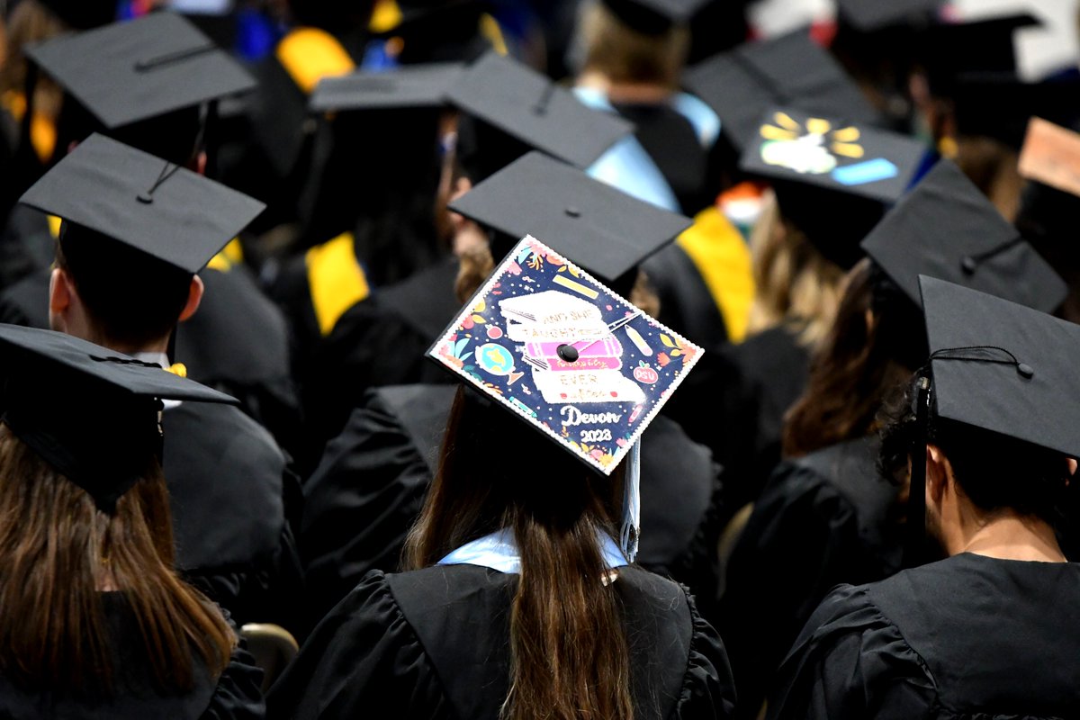 Only 2️⃣ weeks away! Saturday, May 4 is Spring 2024 🎓 Commencement. Hooding Ceremony: 8:30 a.m. Commencement Ceremony: 10:30 a.m. ➡️ dsu.edu/commencement/s… #DSUGrad #LoyalToBlue #WeAreDSU