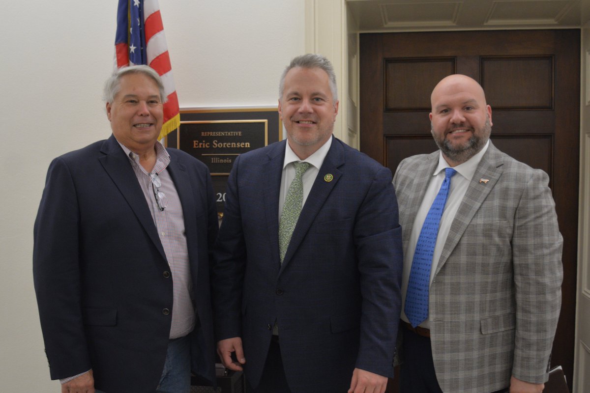 Where's the beef?? In Illinois, of course! Where our farmers feed and fuel the world. Had a great convo with the @ilbeefassoc on ways to support our cattle farmers in the Farm Bill. Who’s up for a steak on the grill? A “BBQ ALERT” is in effect!