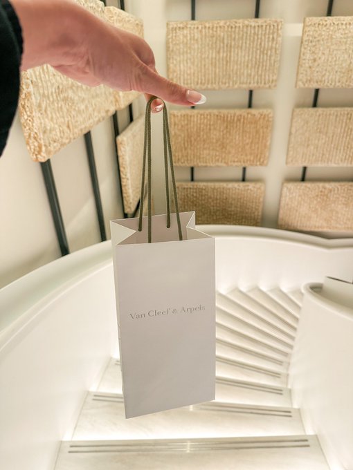 Mother of pearl added to the collection. Thank you J! 🤍✨ https://t.co/V6X1J31oTQ