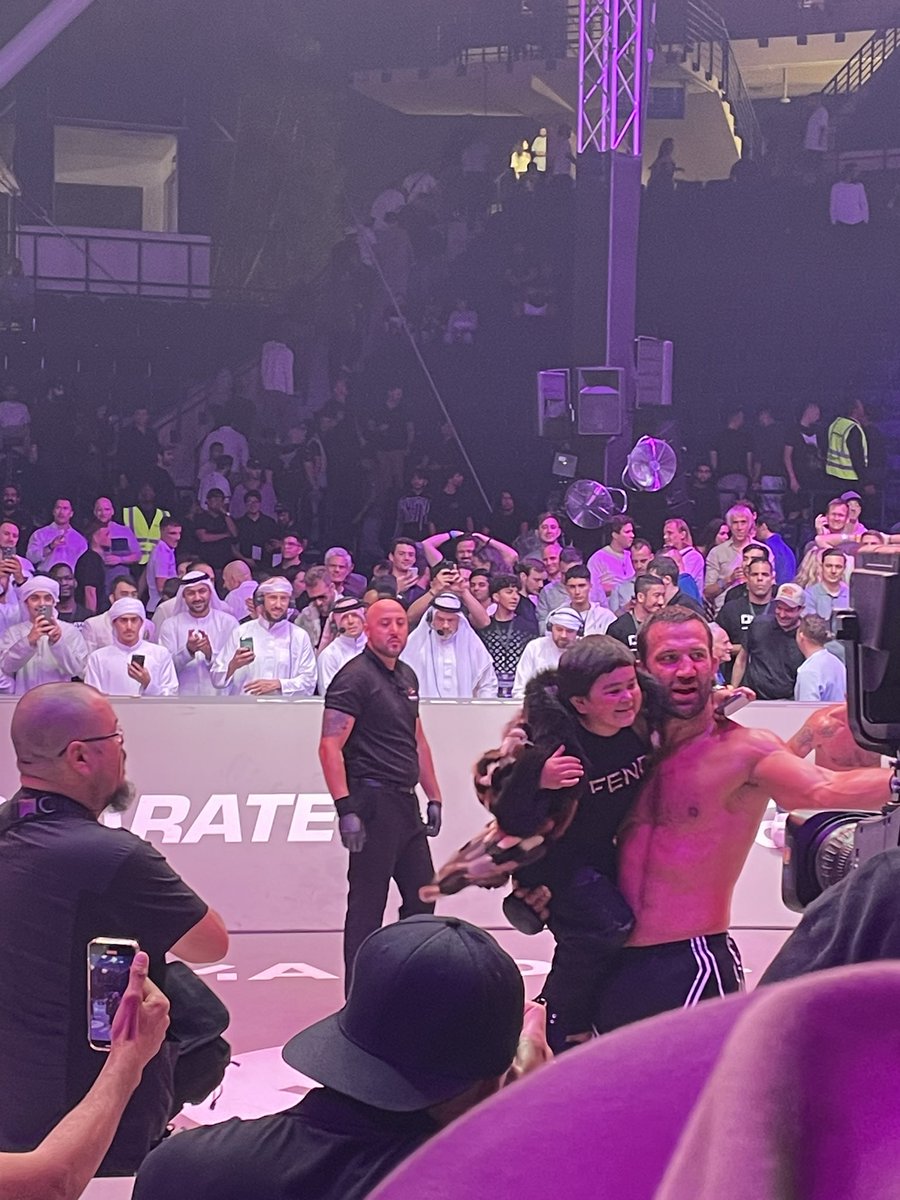 RareEvo's tweet photo. #RareNetworkโs team greatly appreciates @KarateCombat for the endless entertainment @token2049 #Dubai! ๐ฅท
Not only is it non-stop action, but also non-stop networking in the #Web3 space. ๐ค
Shoutout @onlylarping @RealPaisanTPK @K1ngApolloTPK! ๐ซก
#KatateCombat #ThatsRare ๐ค https://t.co/SDoC642eWB