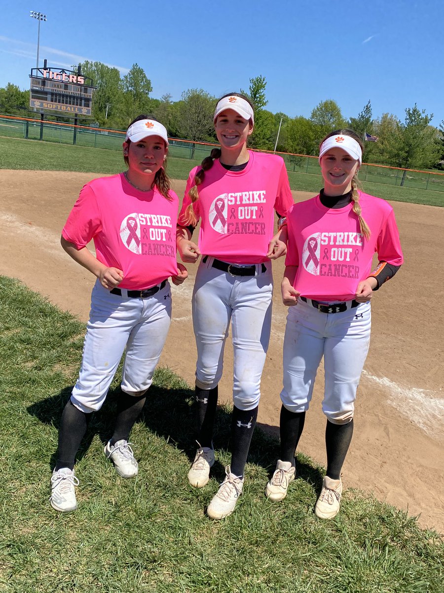 Two exciting dubs today against Mater Dei! Striking performances from both @_rileynelson22 and @KylieLintker in the circle! Shoutout to @GraceOertle @BrookeBurris27 and Amelia Wilfong on a great day at the plate! Thank you to everyone who came out to support our pink game!💗