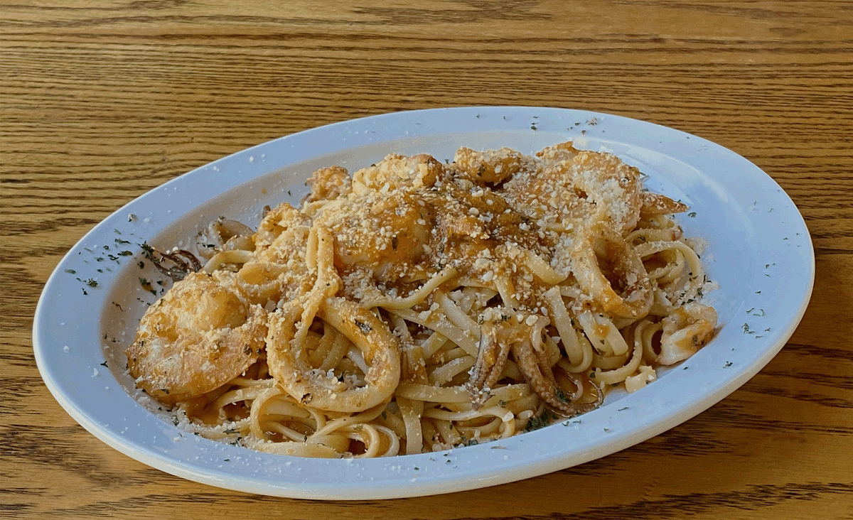 One of this weekend's specials: Spicy Seafood Linguine with calamari, shrimp, spicy marinara sauce and parmesan. Available after 4 p.m. tonight and Sunday.
#weekendspecials #seafoodlinguine #seafoodpasta #calamaripasta #shrimppasta #chicagobars