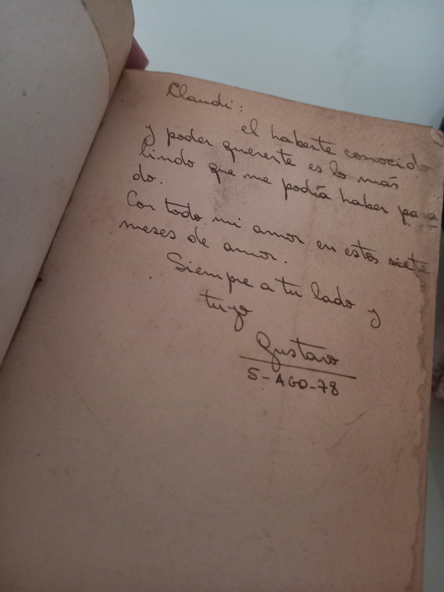 informatenlinea's tweet photo. Cuando compras un libro usado y te cuenta otra historia más https://t.co/IoEjj3Ezx9
