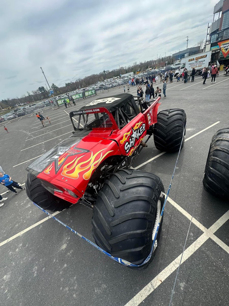 Shaker Racing representing a SPLIT SCHEME in Foxboro 🔥 

#MonsterJam #MonsterTruck