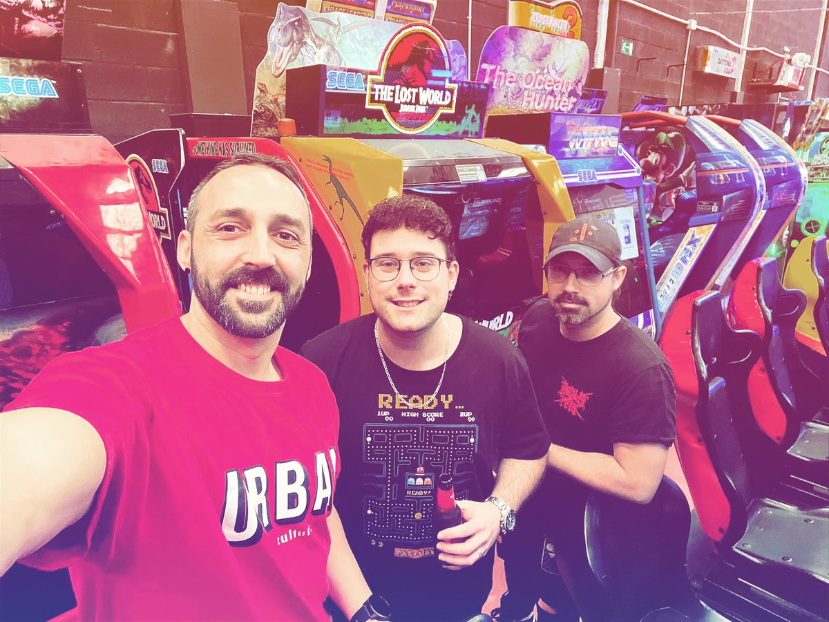 outa_videogames's tweet photo. #ARCADEPLANET con los frikitonas @jairocosanodj @killerdread92 🔥🕹️ @arcadeplanet
#outatimevideogames #outa #frikitona #arcade #sevilla #doshermanas #gamer #retro https://t.co/5VhO3ElWxp