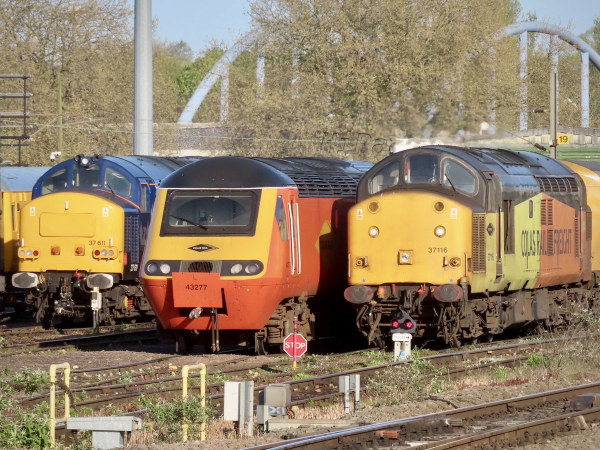 Colas Rail Freight #Class37 37116 plus stablemate #Class43 43277 ‘Safety Task Force’ and ROG classmate 37611 'Denise' - Rail Technical Centre