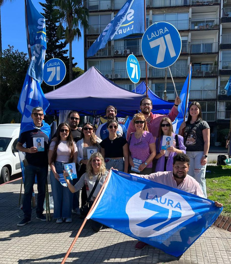 Arrancamos el finde largo con una nueva mañana de militancia en la feria Villa Biarritz junto a los gurises de @HacemosJuntos71 🤙🏽 #HagamosHistoria