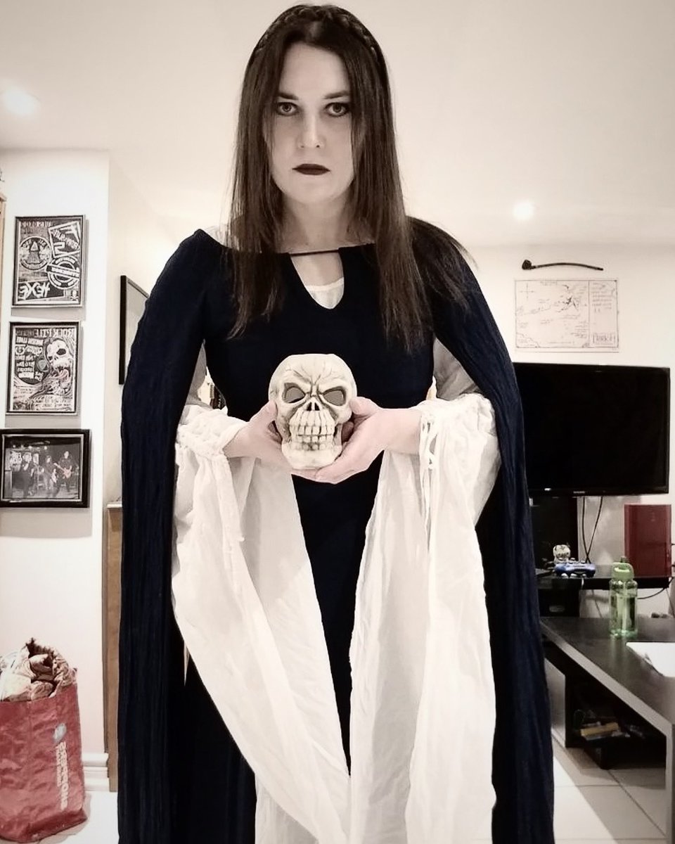 Do you like my skull? 💀

#wwdits #whatwedointheshadows #alvatheundying #kaylecrone #Vampire