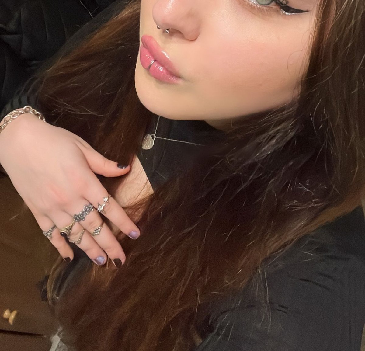 drogeyulia's tweet photo. Ich genieße den Samstagabend mit meinen Mädels und lebe das Dolce Vita 💅🏼🍸 während du Knecht alle 5 Minuten meinen Account checkst. Keine Sorge, du darfst heute sogar die Restaurantrechnung übernehmen. Nur so kannst du Bastard meine Aufmerksamkeit gewinnen!
#Geldherrin #findom https://t.co/17L5J6E3PT