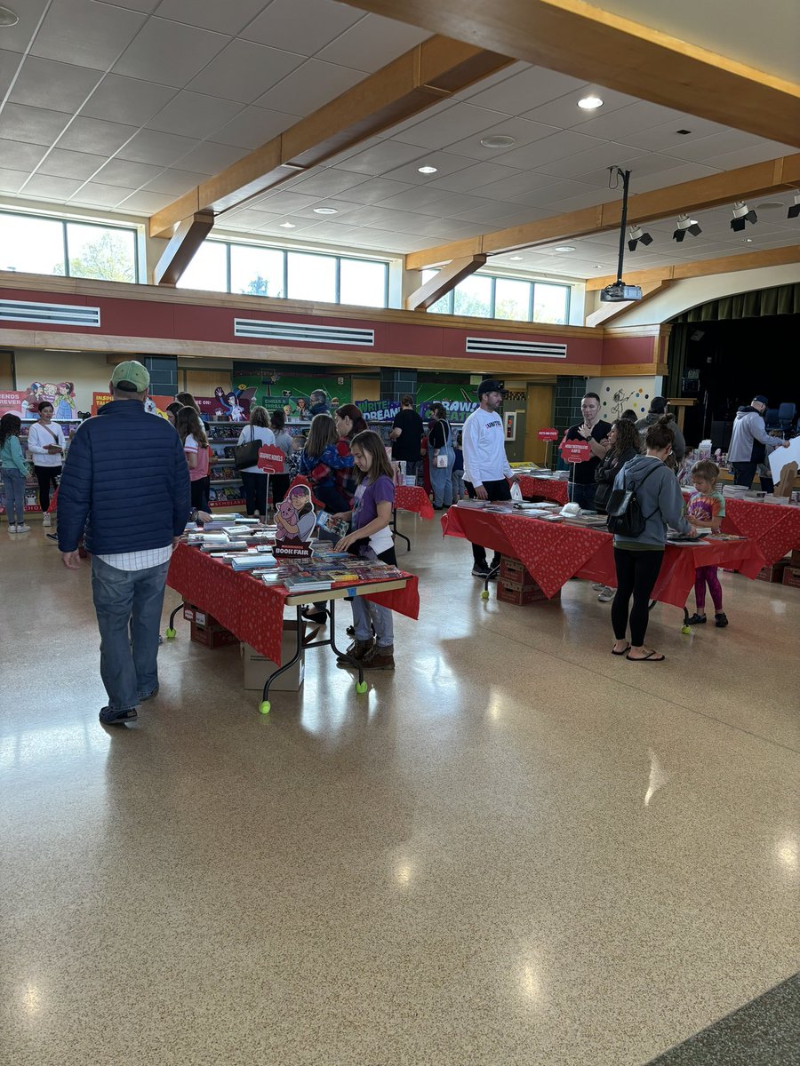 MrsSibbach's tweet photo. It was a beautiful day for a book fair! Thank you so much to everyone who volunteered and everyone who came out to support the elementary libraries! @pinestreetelem @ForgeElem @LingleAveElem @NorthsideROARs https://t.co/5eN8u9c5iO