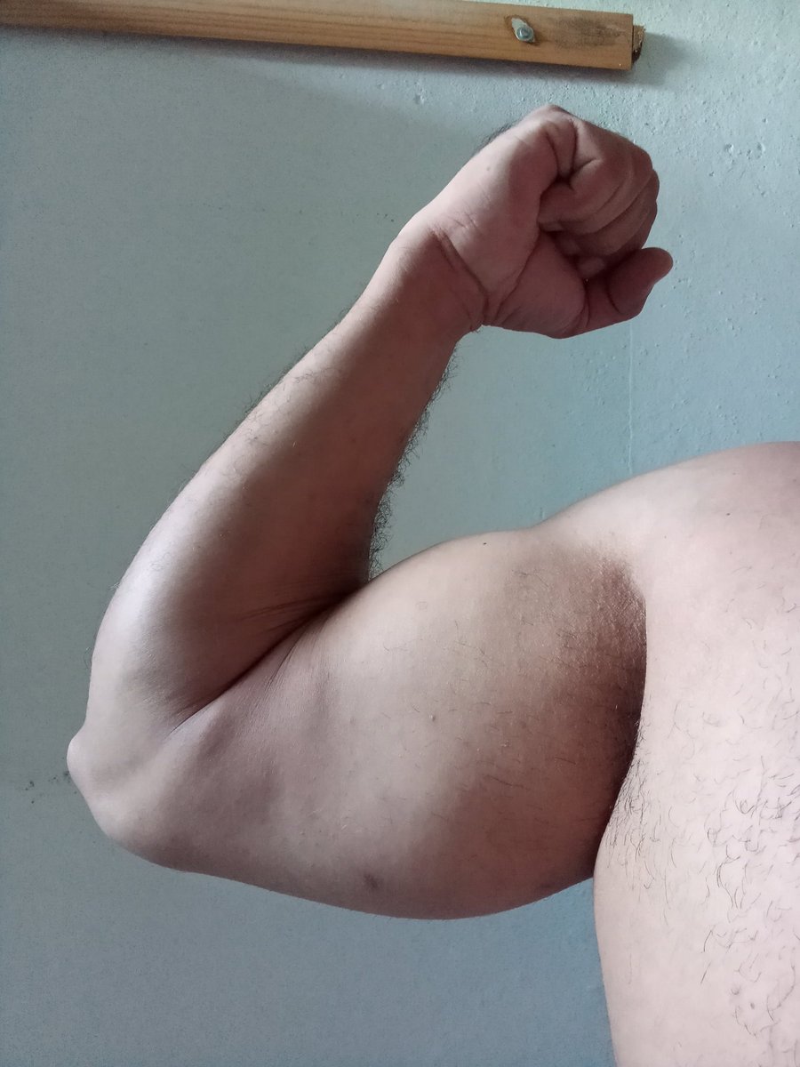 XXXHunkMuscle's tweet photo. ... treinando em casa e foto do pacote + roid gut https://t.co/HlqyavLO14
