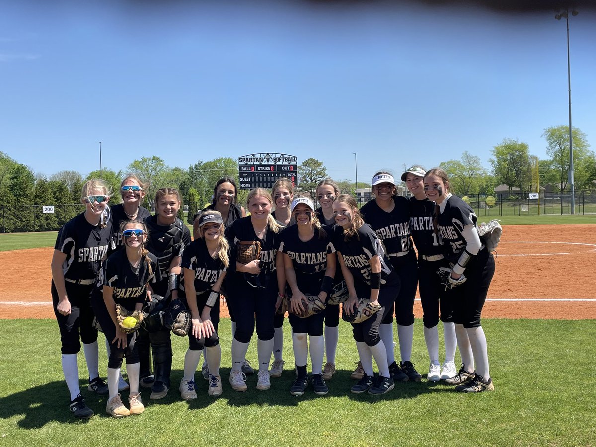 Your Freshman SPARTANS split today with the WIN over Barren Co but fall to Marshall Co. It’s all about getting better! GO SOUTH! 🥎🖤⚔️ #allin