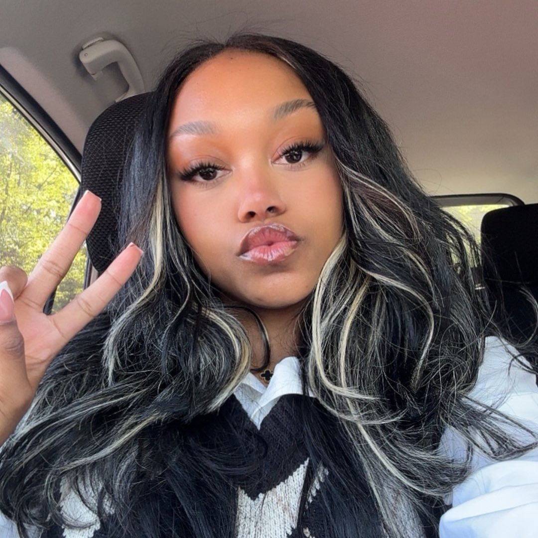 toriepppp's tweet photo. b!tch i’m graduating call me big fish 👩🏽‍🎓 https://t.co/7kimeHmcr3