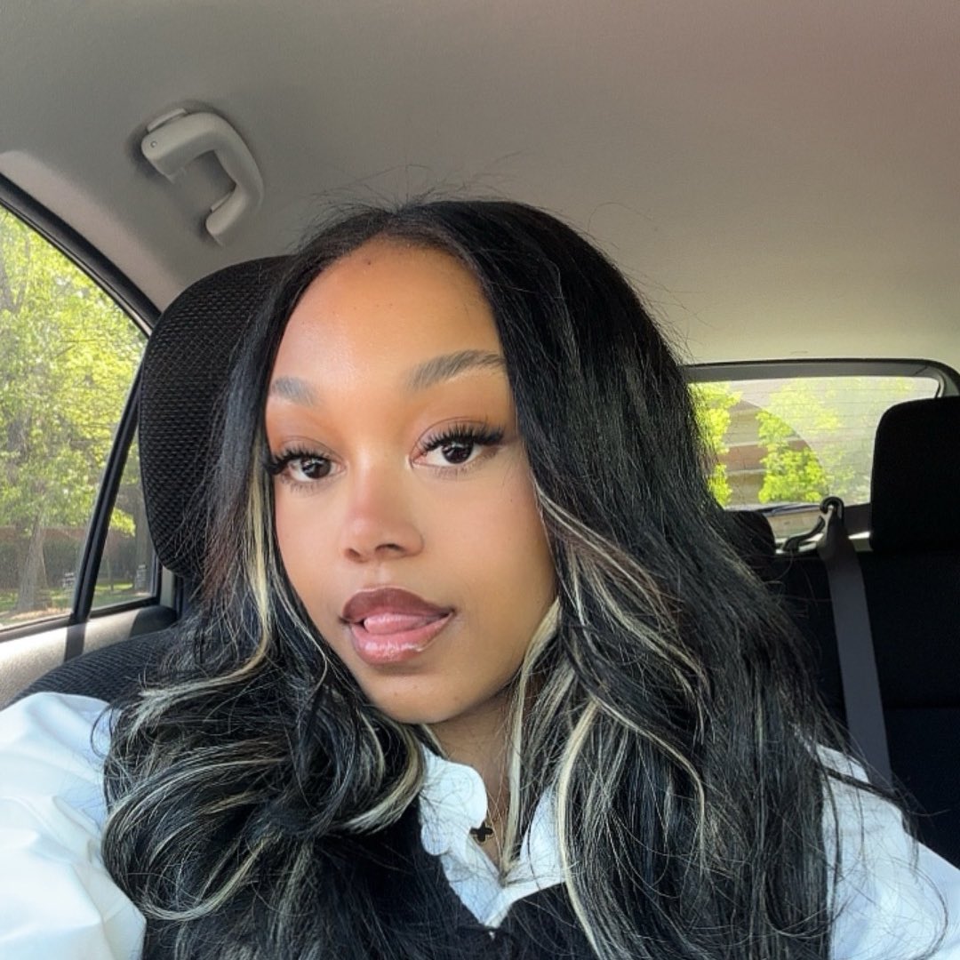 toriepppp's tweet photo. b!tch i’m graduating call me big fish 👩🏽‍🎓 https://t.co/7kimeHmcr3