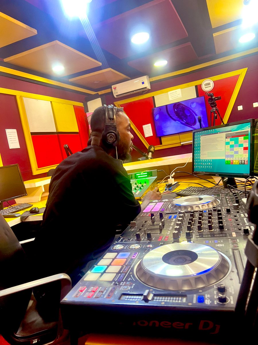 djaromaGH's tweet photo. Brining the party to your yard !
Where are you tuning in from ???
#PartyYard
Itβs on π»π‘
@Pure957fm https://t.co/vPihLNZUm7