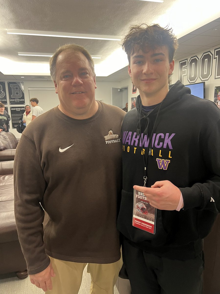 Brody3frederick's tweet photo. Amazing visit to Brown today. Thank you @Browncoachweave for the invite. Great to get back on campus #GoBruno https://t.co/L5GvRE3v2l