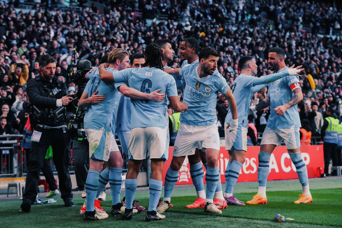 NathanAke's tweet photo. Proud of this team. See you in the final 💙 @ManCity https://t.co/IzPC8MO8ng