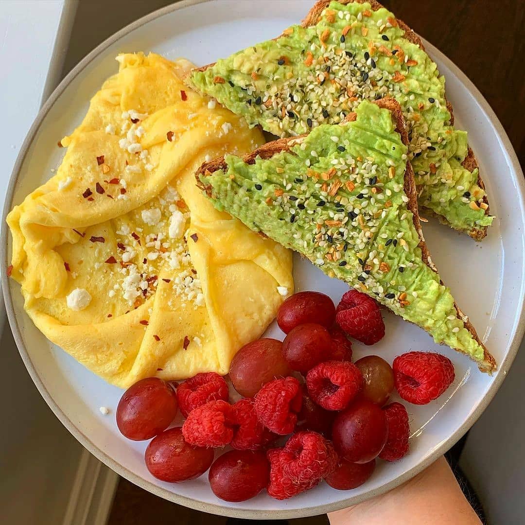 Lowcarbjiji's tweet photo. 😍 Fluffy egg scramble 🍳 crispy avo toast and some fruit for a simple #toasttuesday spread🥑👅
By: leanneliveshealthy
#lowcarb #dietplanning #ketointermittentfasting #newtoketo #ketohacks #hflcdiet #ketofastfood #fatlosshelp #ketofoodie #ketos
#dietonline #easyketo #ketomeal https://t.co/RQRJGcxFSx
