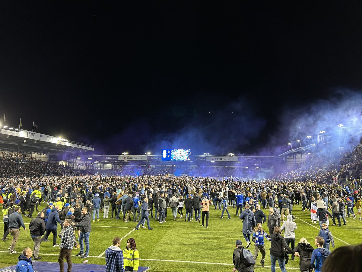 CharAttrill's tweet photo. Champions 🏆 
What a week! #Pompey https://t.co/n1obWkJiTY