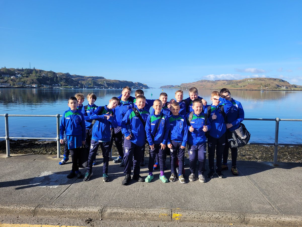 AileenNewton1's tweet photo. A huge thank you to @ObanRfc for hosting @HamiltonBulls P7s on tour at your mini festival this morning. What a brilliant day of rugby against a stunning backdrop and a lovely, friendly welcome from all. @vsnsport @peterrobinson86
#MiniBullsOnTour 💙💚 https://t.co/mhSrMFBEex