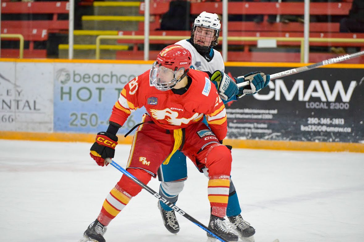 Day 2.. @flamesjunior faceoff against @RevelstokeGriz1. Incredible battle but the Grizzlies barely outrun the Flames 🔥 #thebchc #revelstoke #ridgemeadows #mapleridge #mowatcup #juniorahockey #thepjhl #madeofhockey #kijhl #bchockey