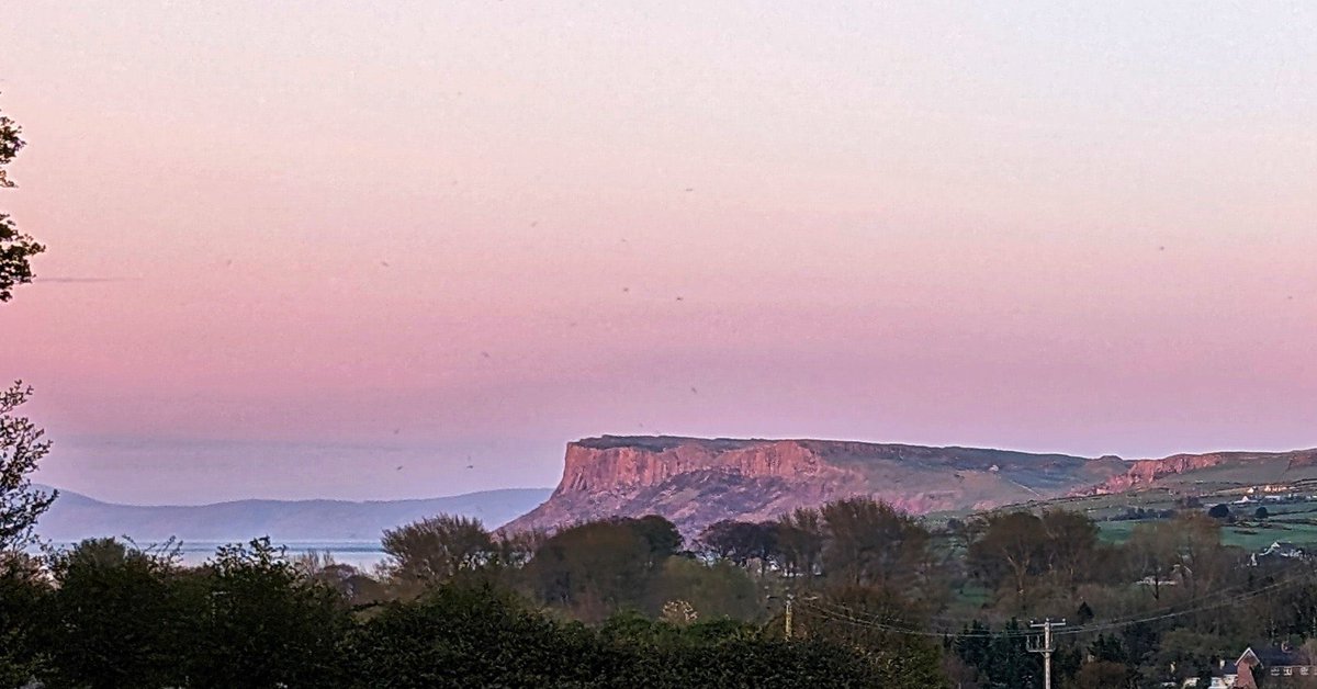 Fairhead, County Antrim and Mull of Kintyre, Scotland ‘in the pink’ as sun sets on a beautiful Saturday. 

📸 Anne Kelly • @annlizkelly