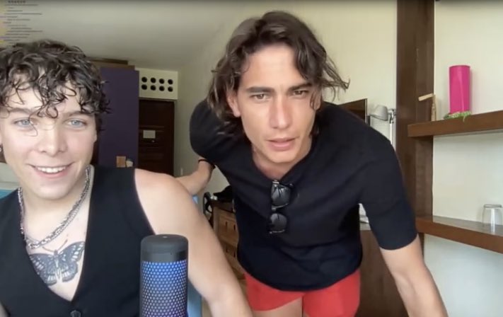 amaalvs's tweet photo. APARECIÓ SOLO 5 MINUTOS PERO FUERON LOS MEJORES DE MI VIDA TOTALMENTE https://t.co/jF8EowSoNX