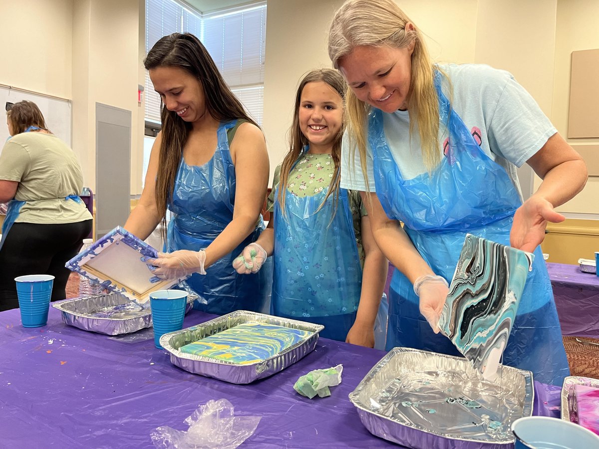 KMadakTPF's tweet photo. Acrylic Paint Pouring at Gulf Gate Library! We love "all ages" events! #SuncoastRemakeDays @SuncoastCGLR @ThePattersonFdn @CarolinaLFranco 🎨👩‍🎨 https://t.co/7LjoA2JccR