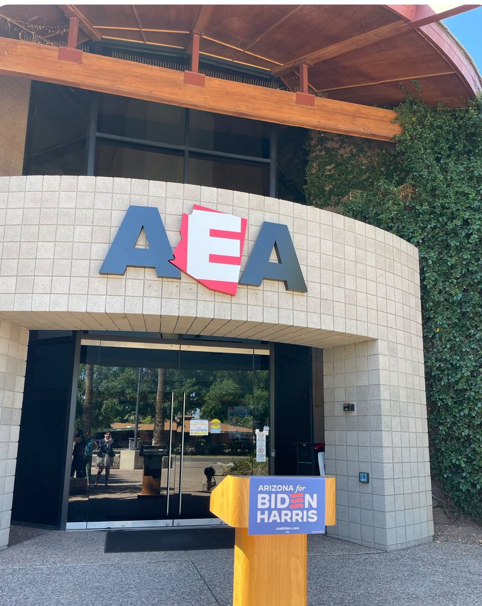 Educators from @ArizonaEA @AEARetired led by Pres. @MarisolGarciaAZ gather to show support for re-electing @JoeBiden @KamalaHarris , both public education advocates who will fight for our students, families and educators! @NEAToday 💪💪💪