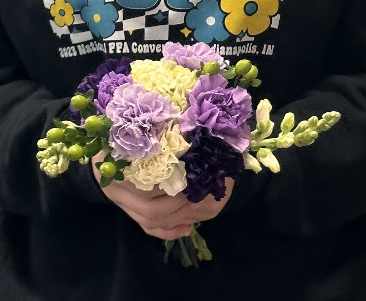 mandiholsten's tweet photo. Floriculture Ss designed bouquets &amp; boutonnières for area prom attendees.  Here are a few of their creative designs. Hope everyone has a wonderful time at prom! 
Thank you to all that supported our class! @EudoraSchools #floriculture #eudoraproud #ffa https://t.co/MnZpPGpQEc