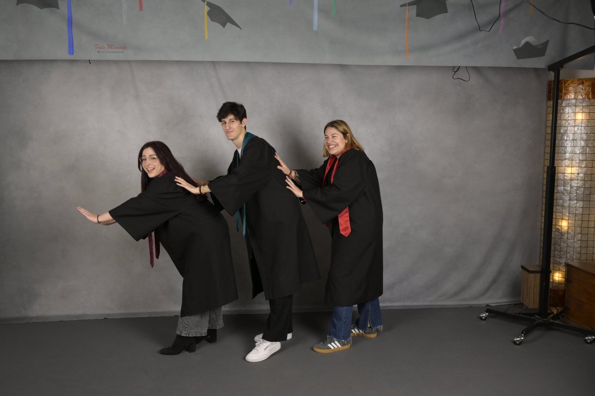 noeliaamf's tweet photo. Hemos pasado por la Universidad, pero podemos decir que ella también ha pasado por nosotros. Siempre agradecida de quienes me han acompañado estos cuatro años 🐸❤️ https://t.co/8reWueFAuQ