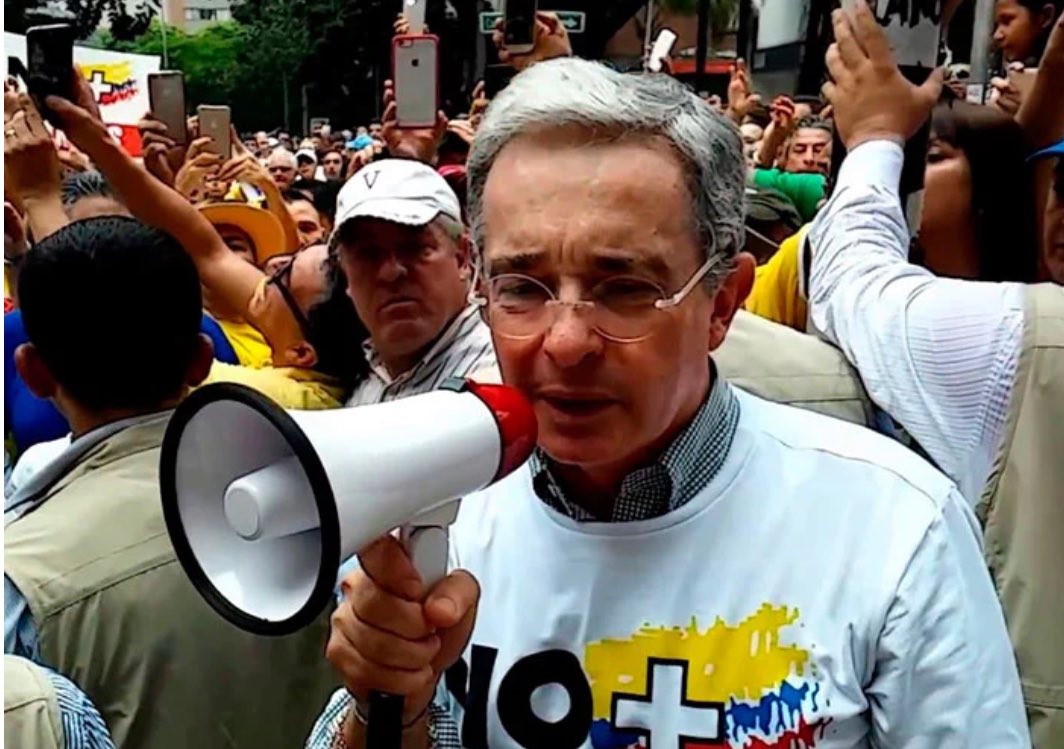 Jhonffonseca's tweet image. 🚨🇨🇴 Pregunta: Si Mañana Domingo 21 Abril tuvieras la oportunidad de cambiar al Inútil Guerrillero Petro por @AlvaroUribeVel , ¿lo harías? 

SI🔄❤️.    NO💬🤔