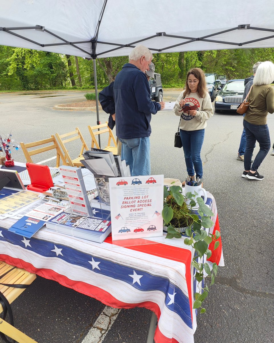 We had a great time collecting signatures in Virginia Beach yesterday and today! 🇺🇲 
Every signature counts! 

#kennedy24 #healthedivide #declareyourindependence #virginiaforkennedy