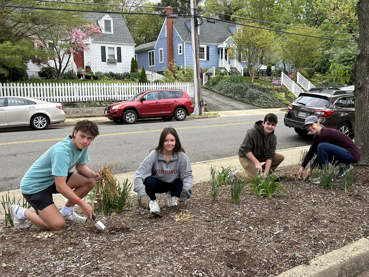 What a beautiful day to make our front yard look even more beautiful than it already is!! Thanks to all volunteers for helping us pull weeds, spread mulch and plant flowers! @RandolphPta @RandolphStars @AP_Randolph @RachelGunaward1 #APSgreen #WhoWeAre #SharingThePlanet