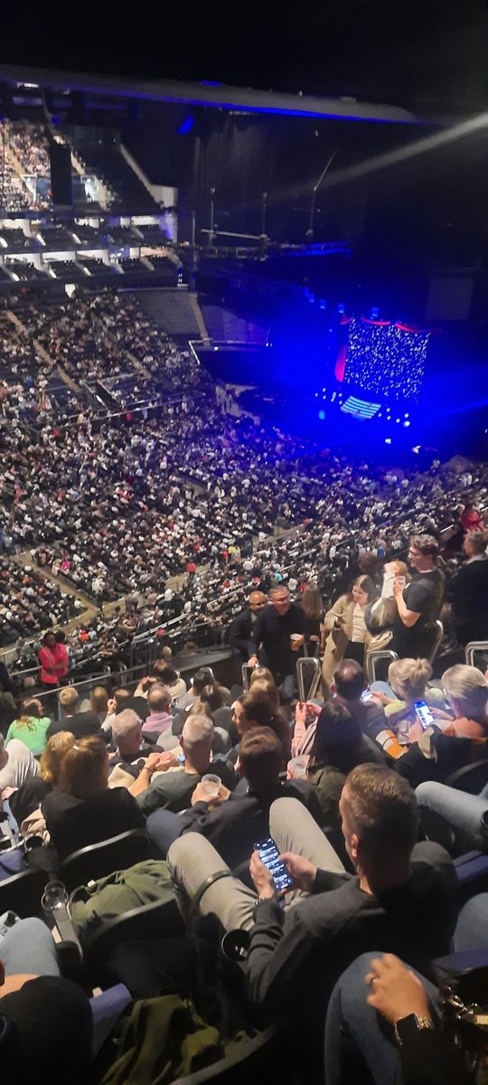 jamesylad456's tweet photo. Peter Kay #02London https://t.co/j7dpV89RxR