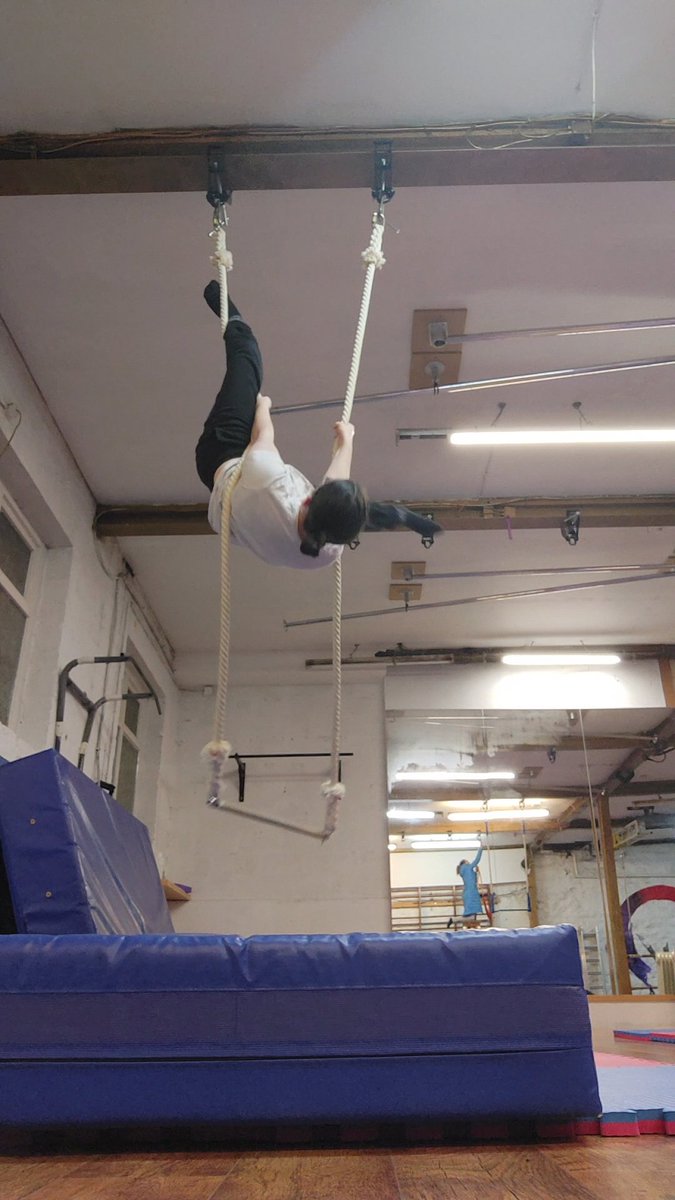 kaiiwooo's tweet photo. Getting stronk 💪💪
#aerial #aerialist #fitness https://t.co/QlXxHA8tIK