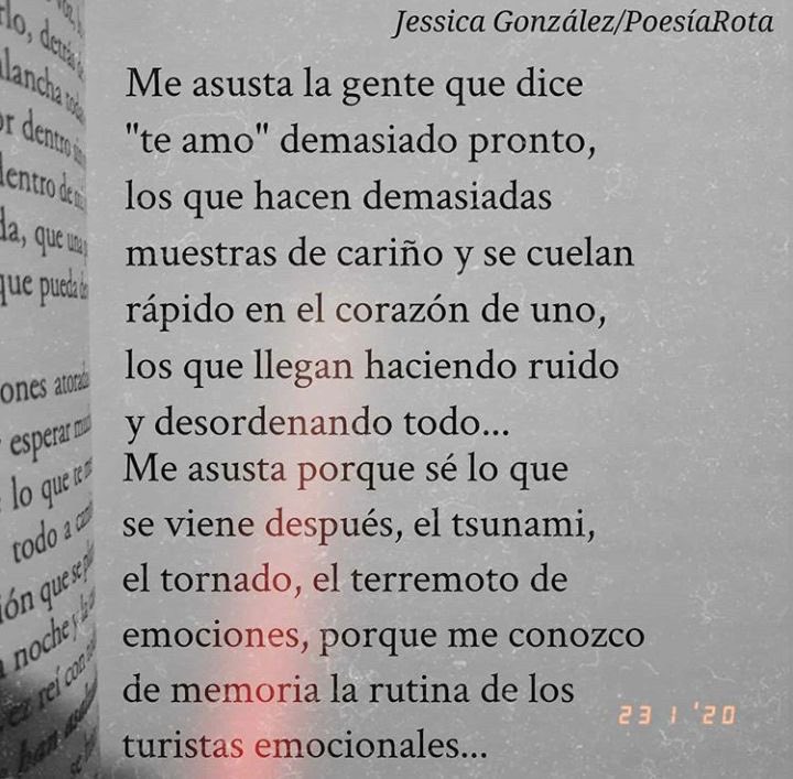 Cementedelibros's tweet photo. Me asusta 👀
“Me asusta la gente que dice 
{te amo} demasiado pronto,
los que hacen demasiadas 
muestras de cariño…”
Autor: Jessica González
Libro: Poesía Rota
#cementeriodelibros https://t.co/lmM1UYDrMd