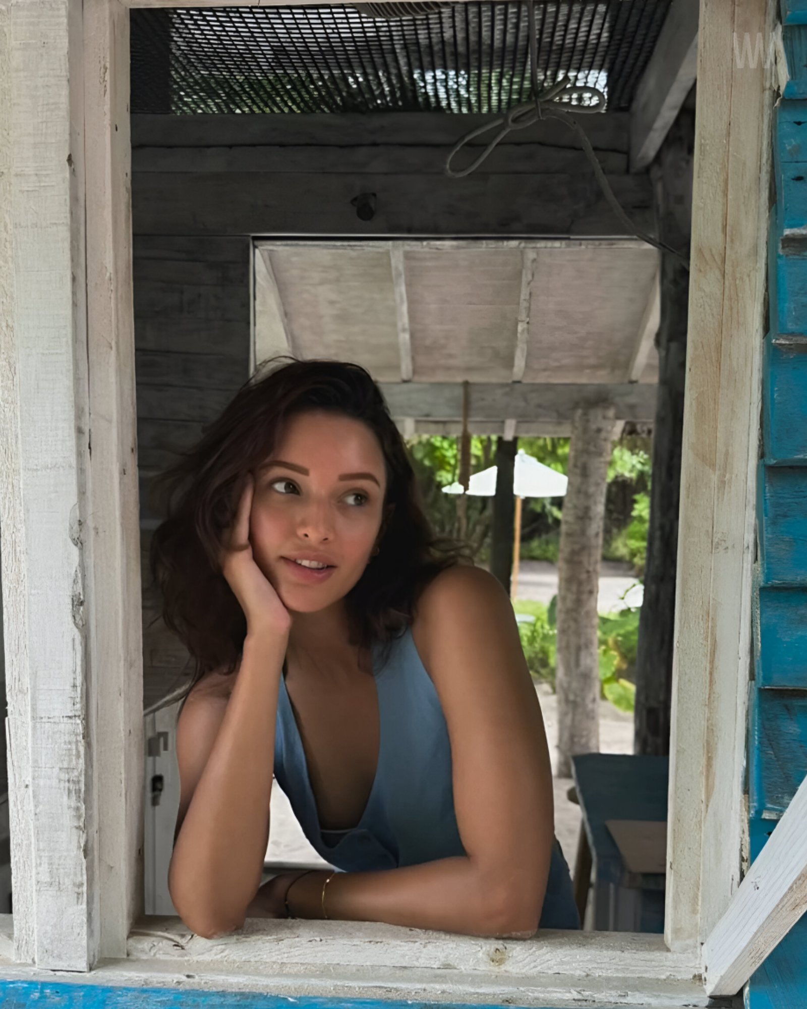 GLon49FWEAALzbB?format=jpg&name=large