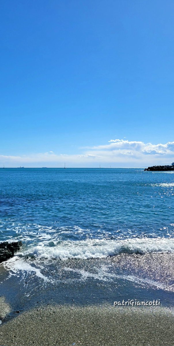 Blu 💙 Genova 🏴󠁧󠁢󠁥󠁮󠁧󠁿 #20Aprile Buon fine settimana ☀️🌊⛵️