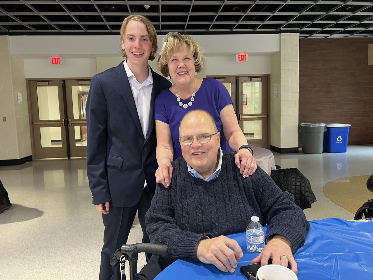 I loved connecting with so many @LTHS_D204 community members at Senior Citizen Prom! Congratulations to @LTActivities Student Council and Older Adult Connections on collaborating on this outstanding event! #WeAreLT