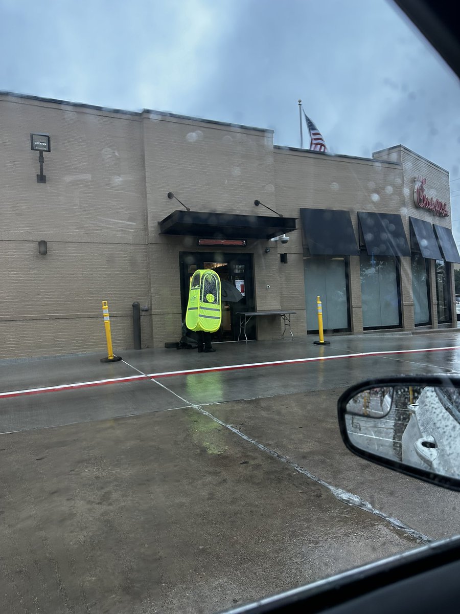 lillow766127's tweet photo. I would hate to work at CFA them mfs got a solution for everything https://t.co/ycBZCx1lhk